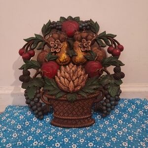 Rare vintage 1966 Syroco cornucopia carved resin wall hanging